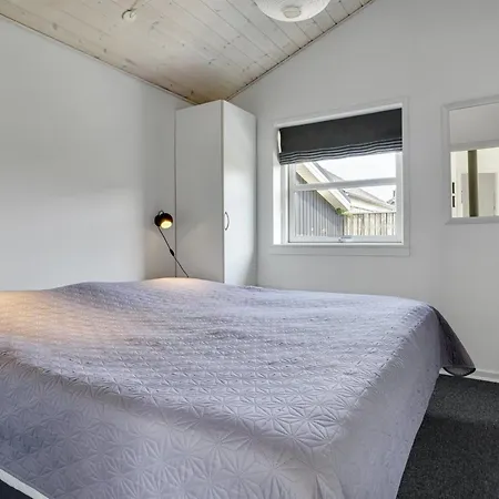 Sjarlotte - 100m From The Sea By Interhome Feriehus