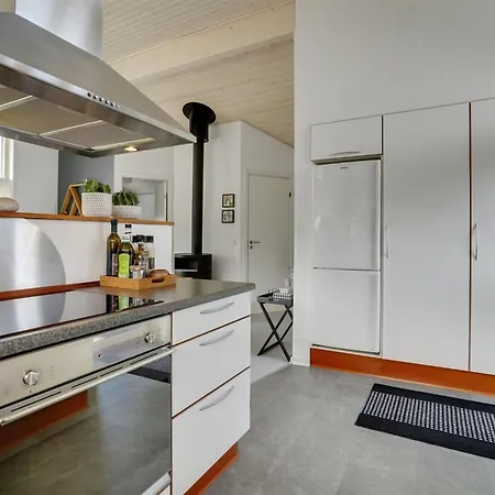 Sjarlotte - 100m From The Sea By Interhome