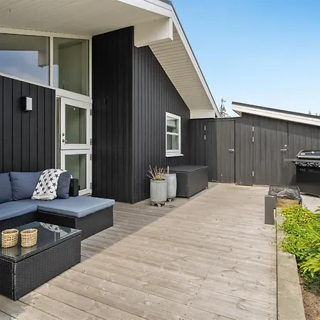 Sjarlotte - 100m From The Sea By Interhome