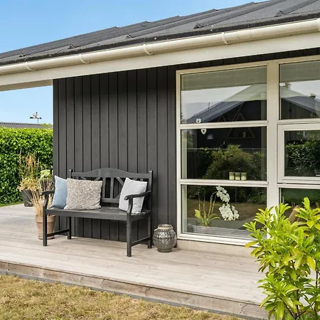 Sjarlotte - 100m From The Sea By Interhome