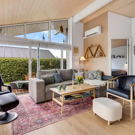 Dom wakacyjny Sjarlotte - 100m From The Sea By Interhome