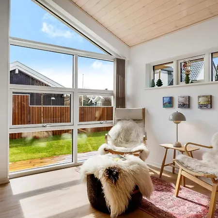 Dom wakacyjny Sjarlotte - 100m From The Sea By Interhome