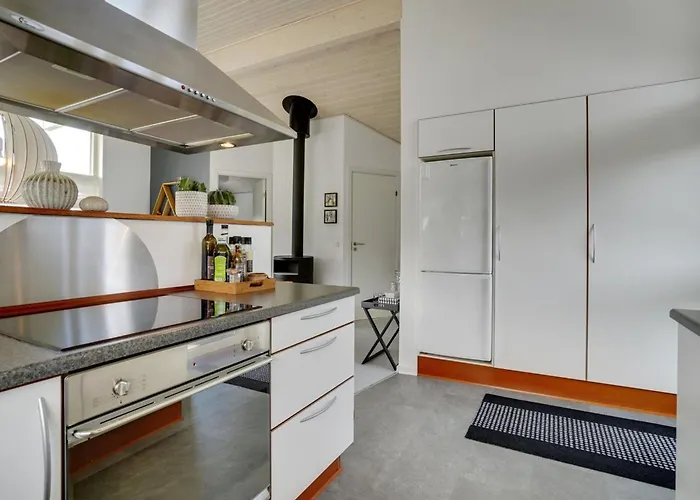 Sjarlotte - 100m From The Sea By Interhome