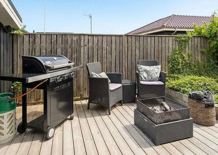 Holiday home Sjarlotte - 100m From The Sea By Interhome