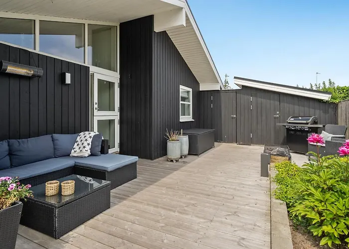 Sjarlotte - 100m From The Sea By Interhome